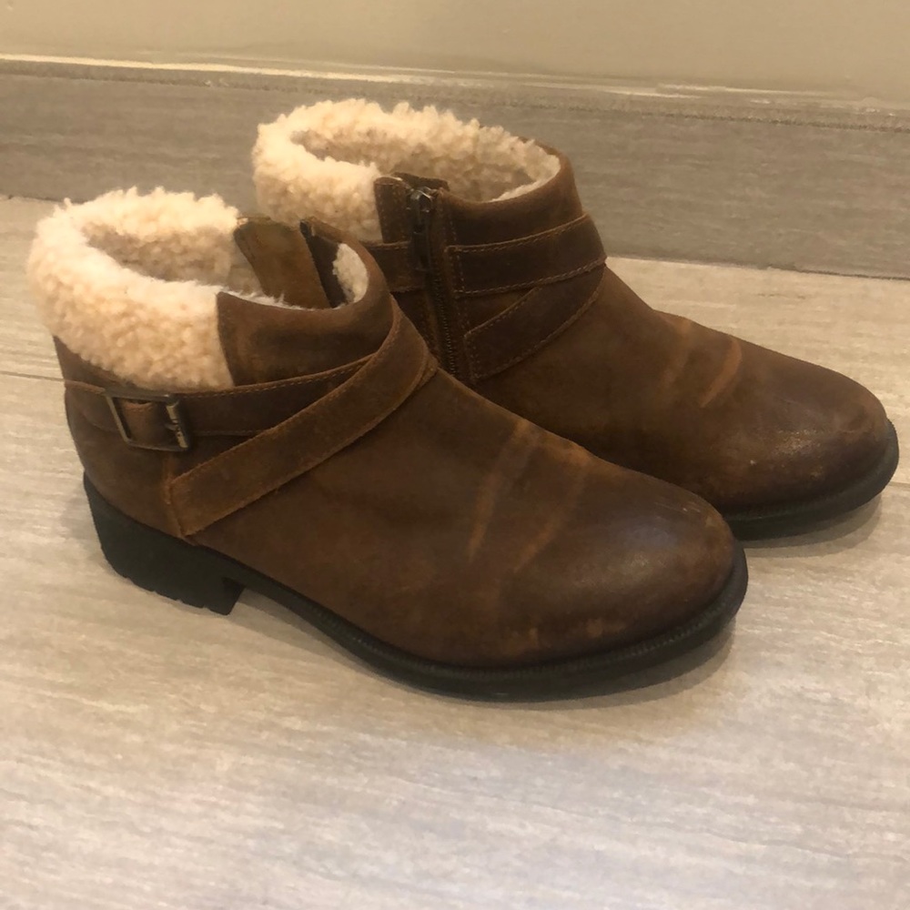 Ugg leather and shearling ankle boots, size 8